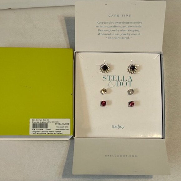 Stella and Dot BCA Mini Halo Stud Set NEW - Picture 3 of 4